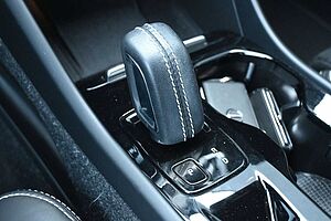 Volvo  B4 R-Design*LED*STHZ*CAM*QI*BLIS*H&K