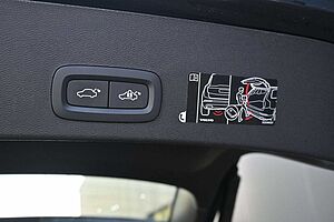 Volvo  B4 R-Design*LED*STHZ*CAM*QI*BLIS*H&K