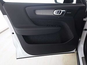 Volvo  B4 DKG Ultra Dark*PANO*FSHZG*360°*ACC*AHK