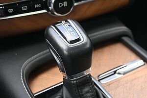 Volvo  D5 Inscription AWD *B&W*LUFT*PANO*MASS*HUD*