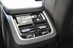 Volvo  D5 Inscription AWD *B&W*LUFT*PANO*MASS*HUD*