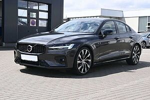 Volvo  B4 Benzin Plus Dark*PANO*STHZG*360°*H&K*