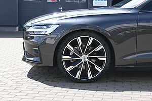 Volvo  B4 Benzin Plus Dark*PANO*STHZG*360°*H&K*