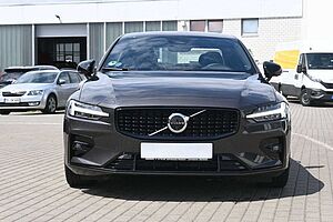 Volvo  B4 Benzin Plus Dark*PANO*STHZG*360°*H&K*