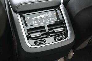 Volvo  B4D AWD Ultimate Dark*LED*LUFT*360*STHZ*H&K