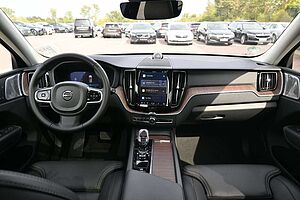 Volvo  B4D AWD Ultimate Dark*LED*LUFT*360*STHZ*H&K