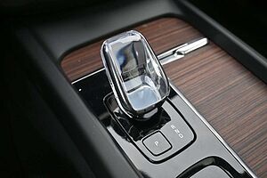 Volvo  B4D AWD Ultimate Dark*LED*LUFT*360*STHZ*H&K