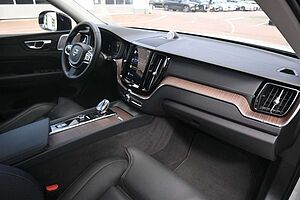 Volvo  B4D AWD Ultimate Dark*LUFT*HUD*B&W*AHK*360°