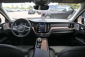 Volvo  B4D AWD Ultimate Dark*LUFT*HUD*B&W*AHK*360°