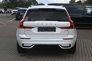 Volvo  B4D AWD Ultimate Dark*LUFT*HUD*B&W*AHK*360°