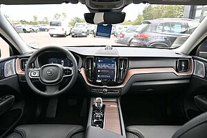 Volvo  B4D AWD Ultimate Dark*LUFT*360*B&W*PANO*HUD