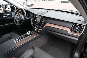 Volvo  B4D AWD Ultimate Dark*LUFT*360*B&W*PANO*AHK
