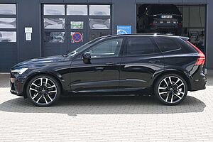 Volvo  B4D AWD Ultimate Dark*LUFT*360*B&W*PANO*AHK