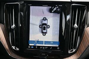 Volvo  B4D AWD Ultimate Dark*LUFT*360*B&W*PANO*AHK
