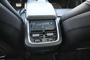 Volvo  B5 Diesel R Design AWD*LUFT*B&W*360°*AHK*