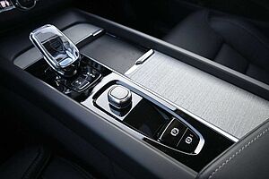 Volvo  B5 AWD Ultra Dark*LUFT*360°*ACC*AHK