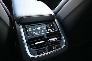 Volvo  B5 AWD Ultra Dark*LUFT*360°*ACC*AHK