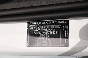 Volvo  B4 Benzin Plus Dark +Harman+BLIS+Pilot+