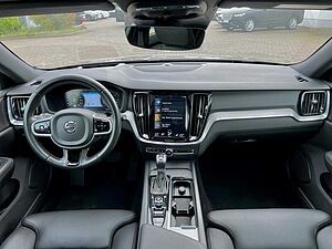 Volvo  D3 FWD Inscription CAM H&K HUD PANO STDHZ