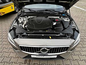 Volvo  D3 FWD Inscription CAM H&K HUD PANO STDHZ