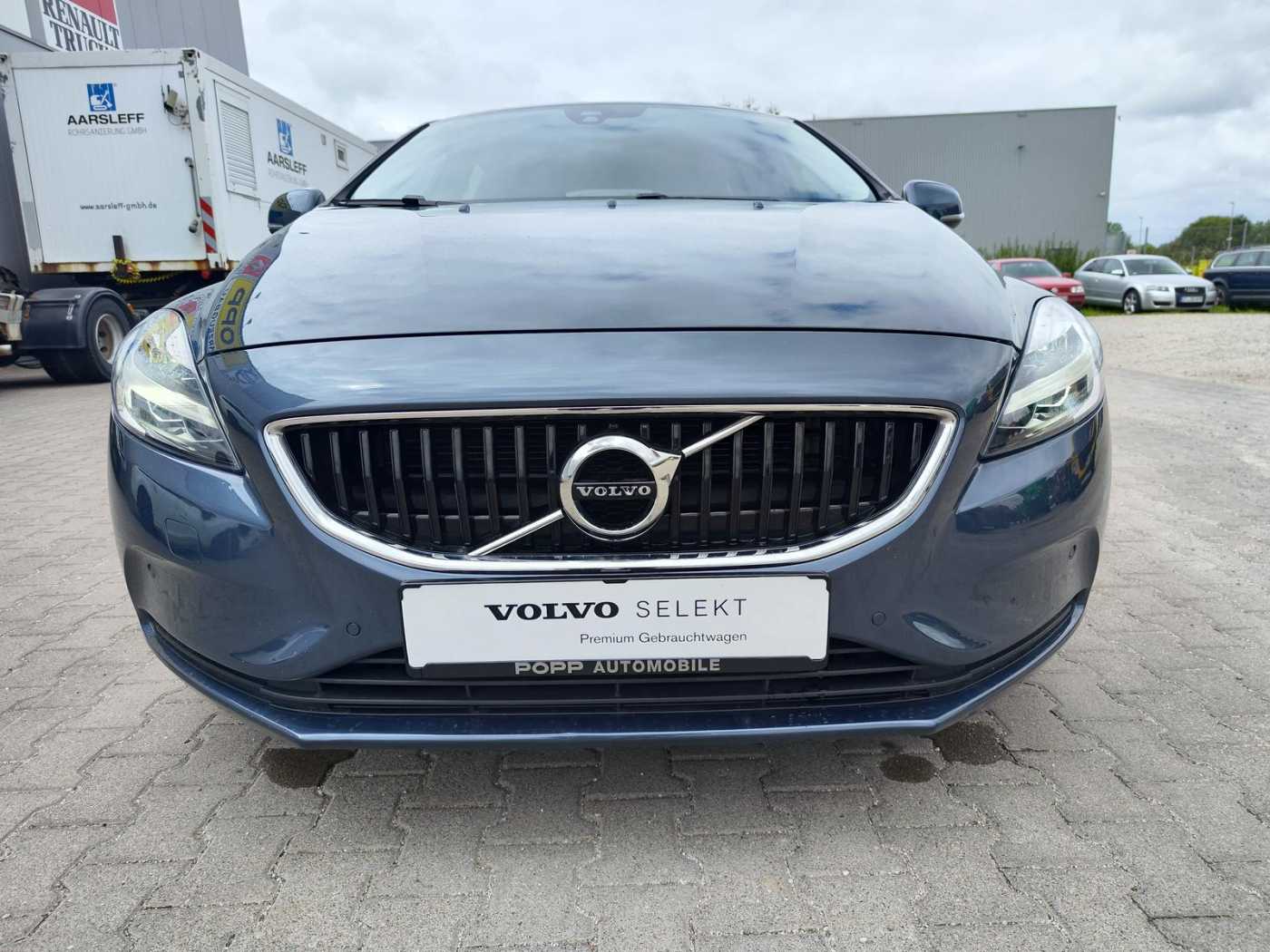 Volvo  T2 Momentum 2x PDC FHZ LED NAV RFK