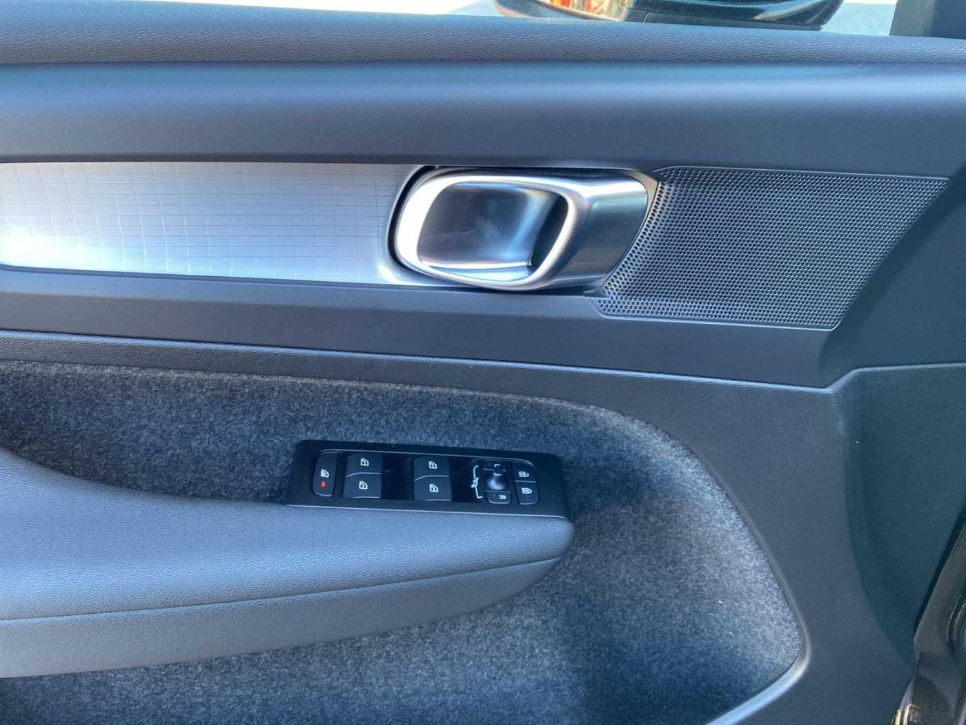 Volvo  T4 FWD Recharge Inscription Expression  CAM