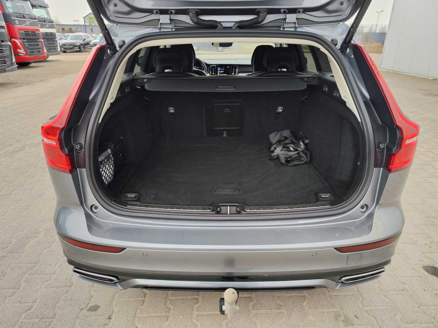 Volvo  T8 AWD Recharge R Design Expression AHK 0,5%