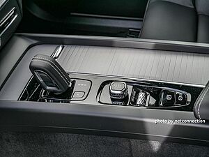 Volvo  B4 AWD R Design 360° BLIS MEMO SHZ STANDHZ