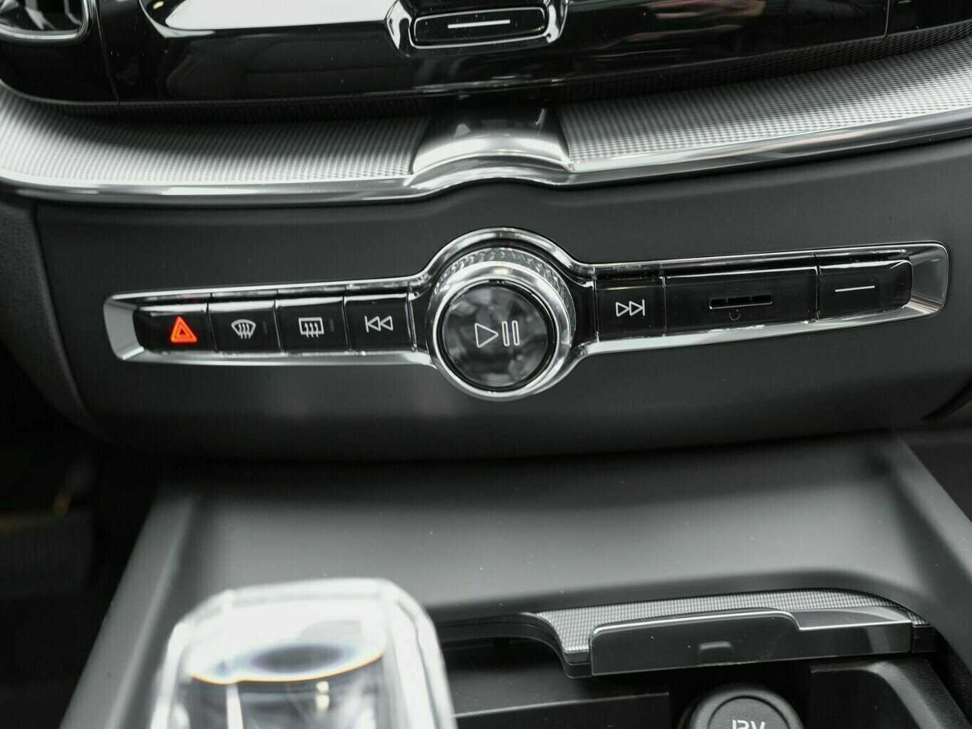 Volvo  T6 PLUS DARK HYBRID BUSINESS MY25