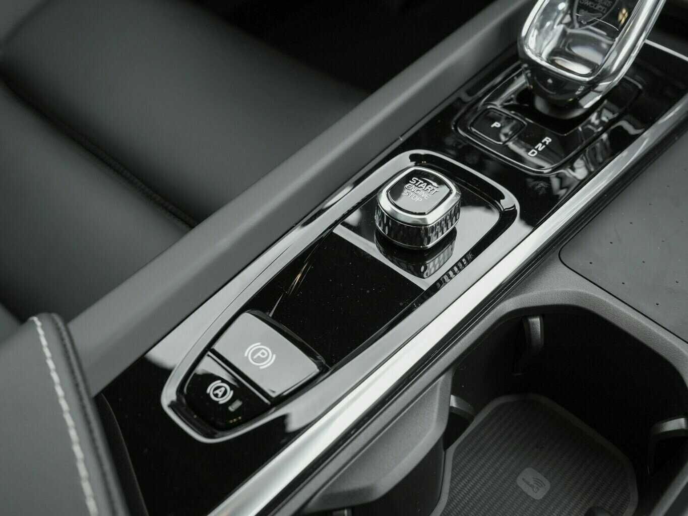 Volvo  T6 PLUS DARK HYBRID BUSINESS MY25