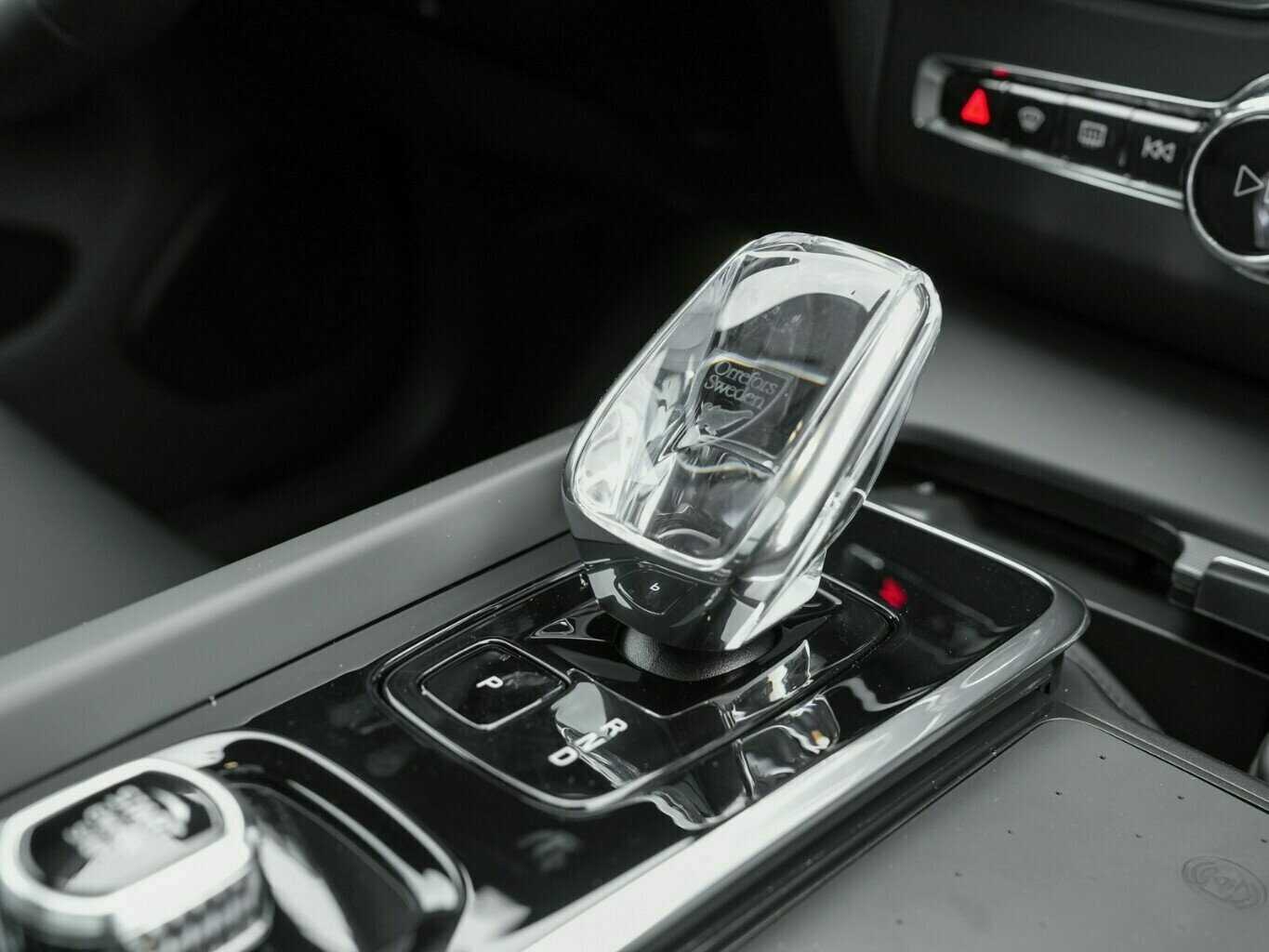 Volvo  T6 PLUS DARK HYBRID BUSINESS MY25