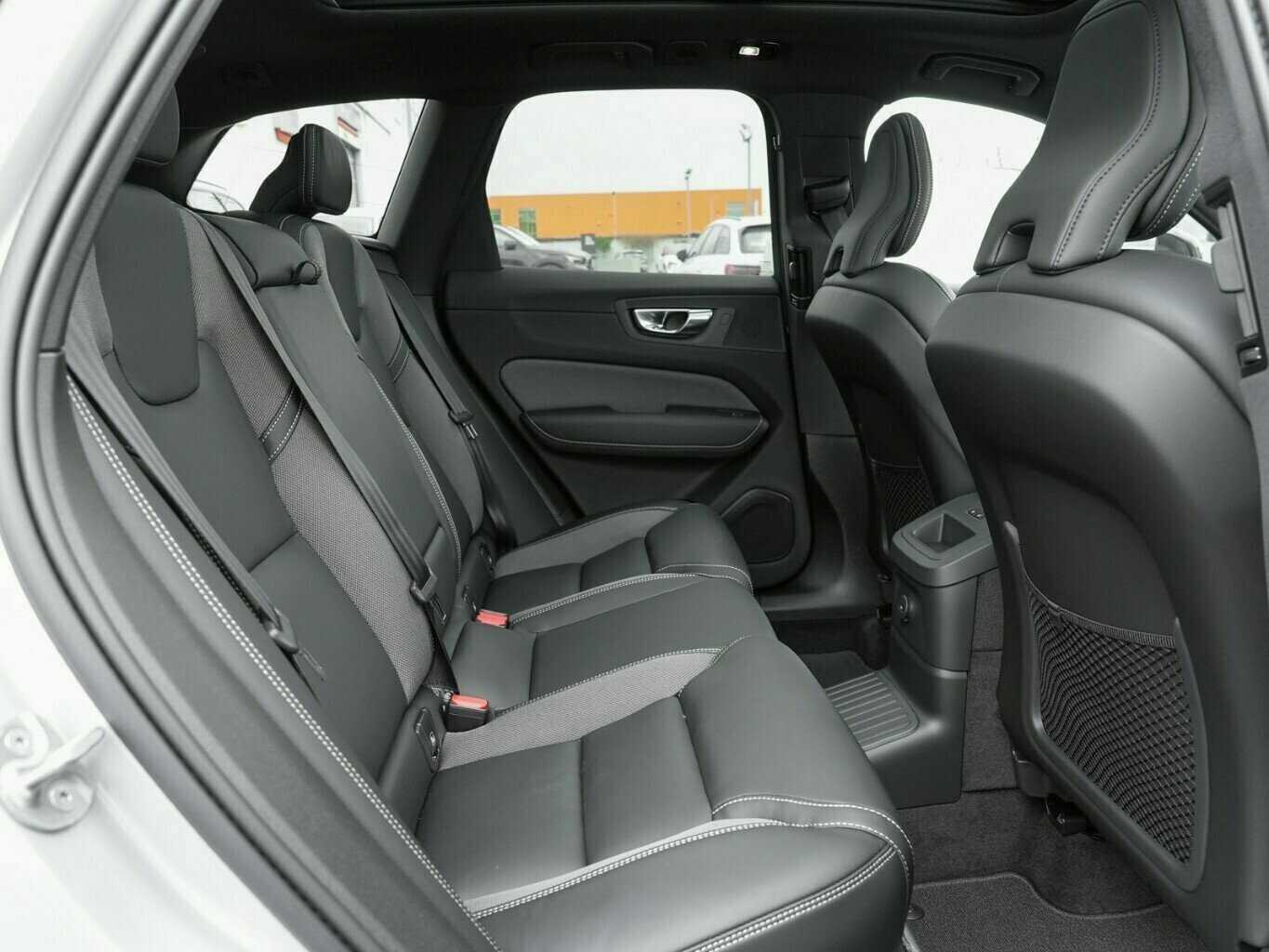 Volvo  T6 PLUS DARK HYBRID BUSINESS MY25
