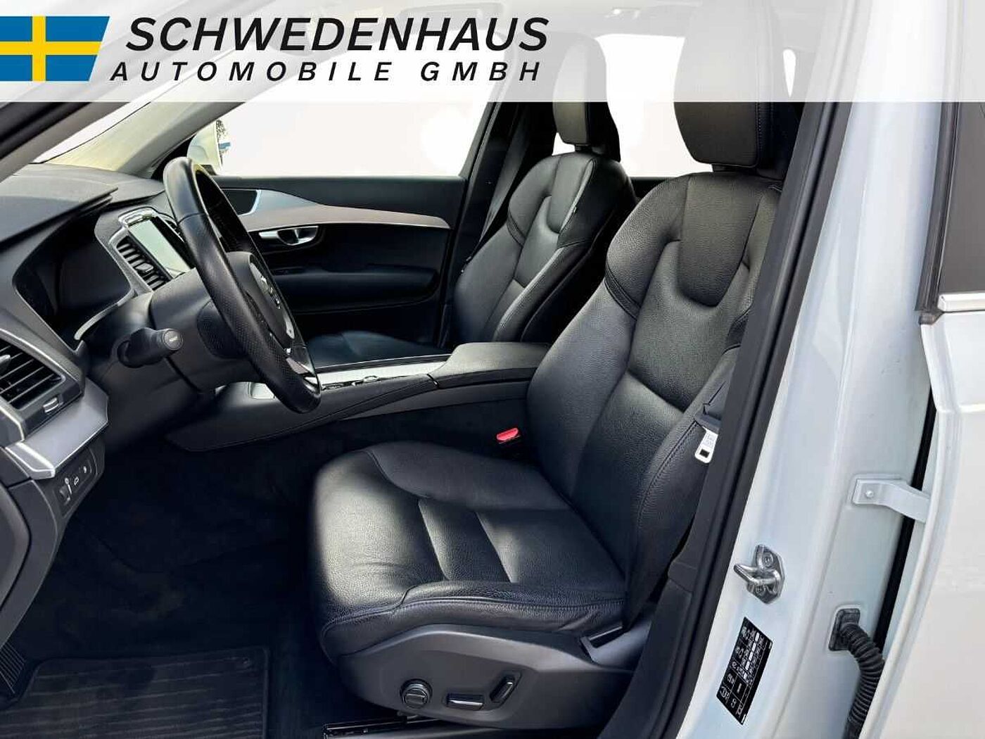 Volvo  T8 MOMENTUM AWD AHK STANDHEIZUNG 7-SITZER