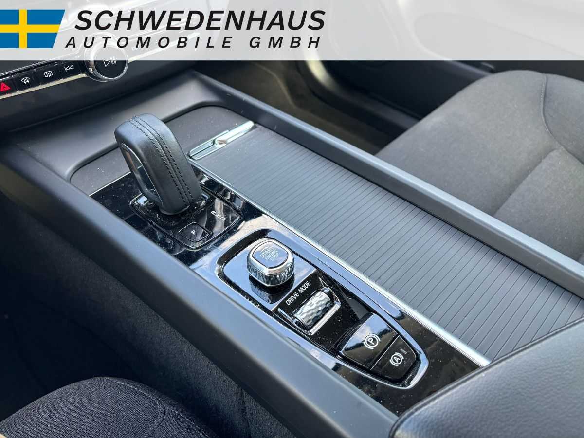 Volvo  B4 DIESEL MOMENTUM PRO AWD STANDHEIZUNG
