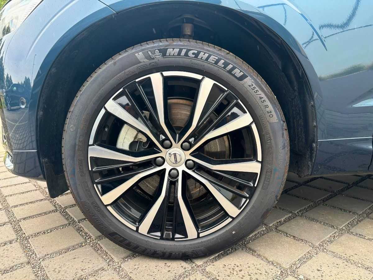 Volvo  B4 AWD PLUS DARK