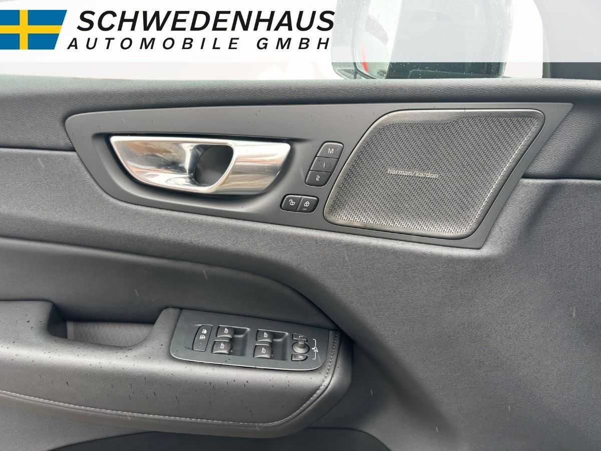 Volvo  B4 AWD PLUS DARK