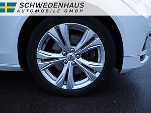 Volvo  D4 MOMENTUM PRO LENKRADHEIZUNG