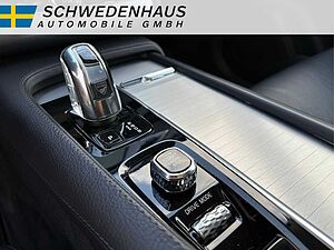 Volvo  T8 MOMENTUM AWD AHK STANDHEIZUNG 7-SITZER