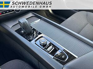 Volvo  B4 DIESEL MOMENTUM PRO AWD STANDHEIZUNG