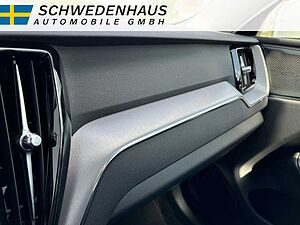Volvo  B4 DIESEL MOMENTUM PRO AWD STANDHEIZUNG