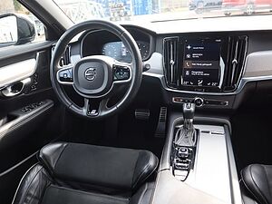 Volvo  D4 R Design HUD*Akustik*StdHzg*360°