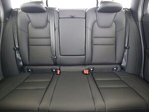 Volvo  B4 BENZIN PLUS DARK MJ2025