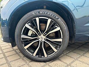 Volvo  B4 AWD PLUS DARK