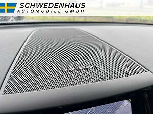 Volvo  B4 AWD PLUS DARK