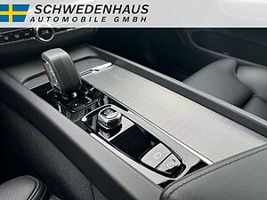 Volvo  B4 AWD PLUS DARK