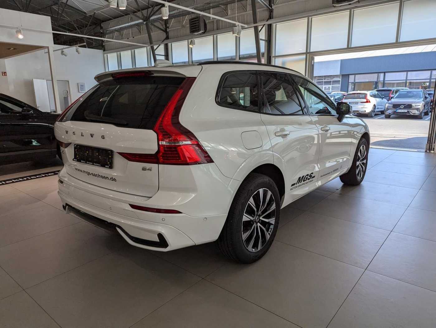 Volvo  Plus Dark 2WD