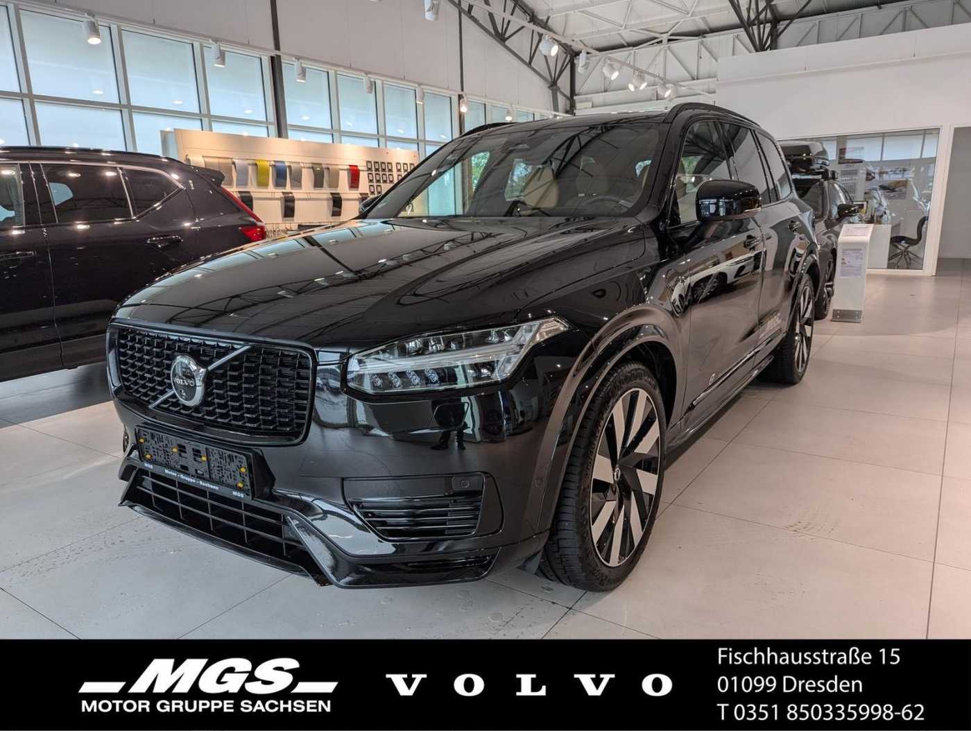 Volvo  Ultra Dark Recharge Plug-In Hybrid AWD