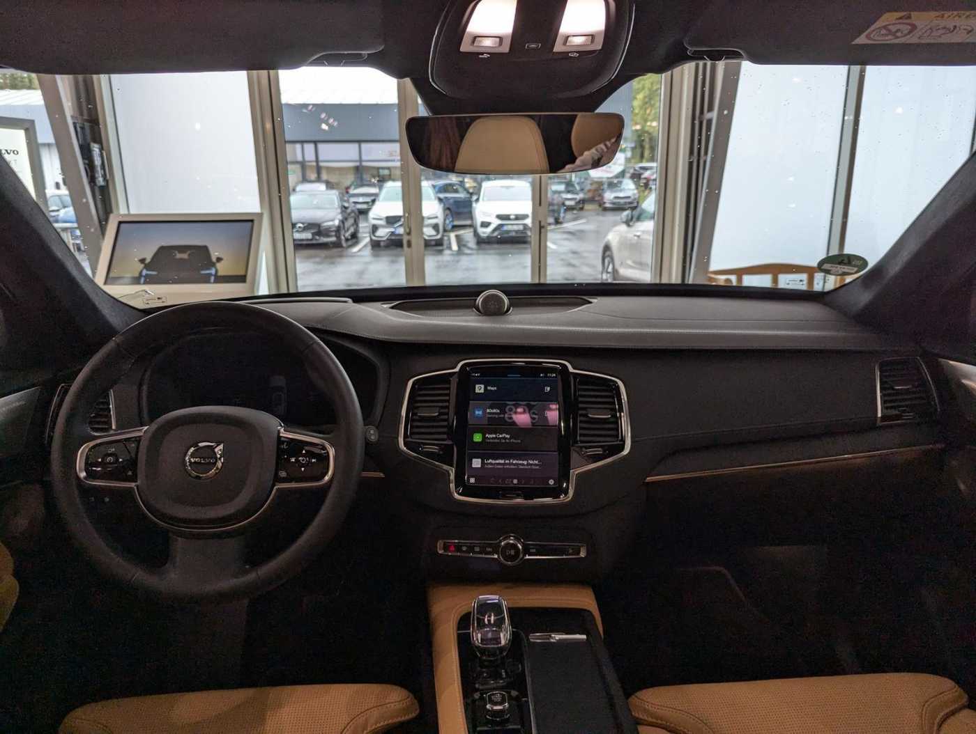 Volvo  Ultra Dark Recharge Plug-In Hybrid AWD