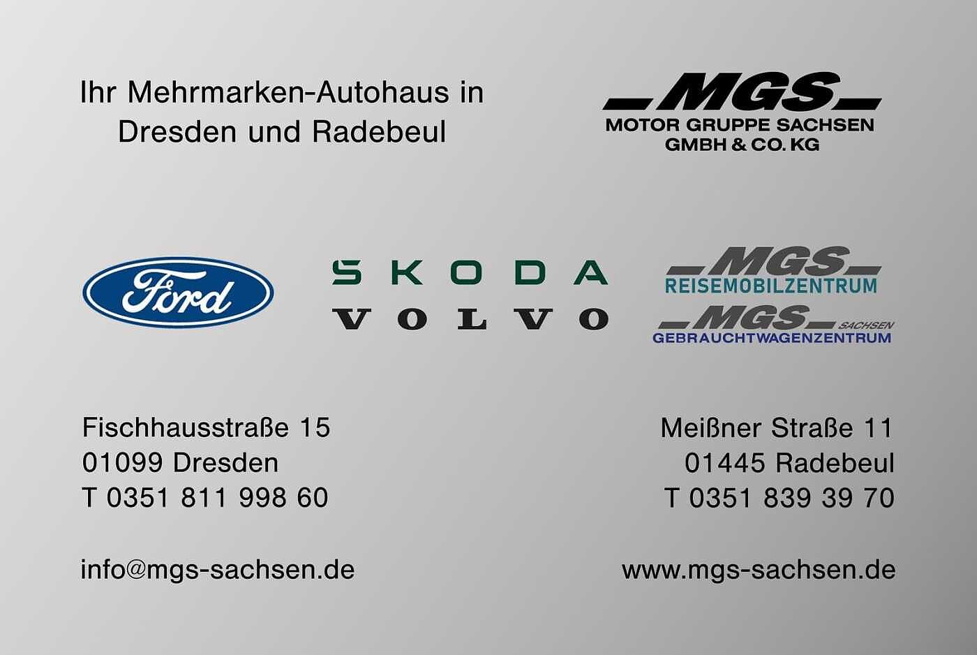 Volvo  Ultra Dark Recharge Plug-In Hybrid AWD