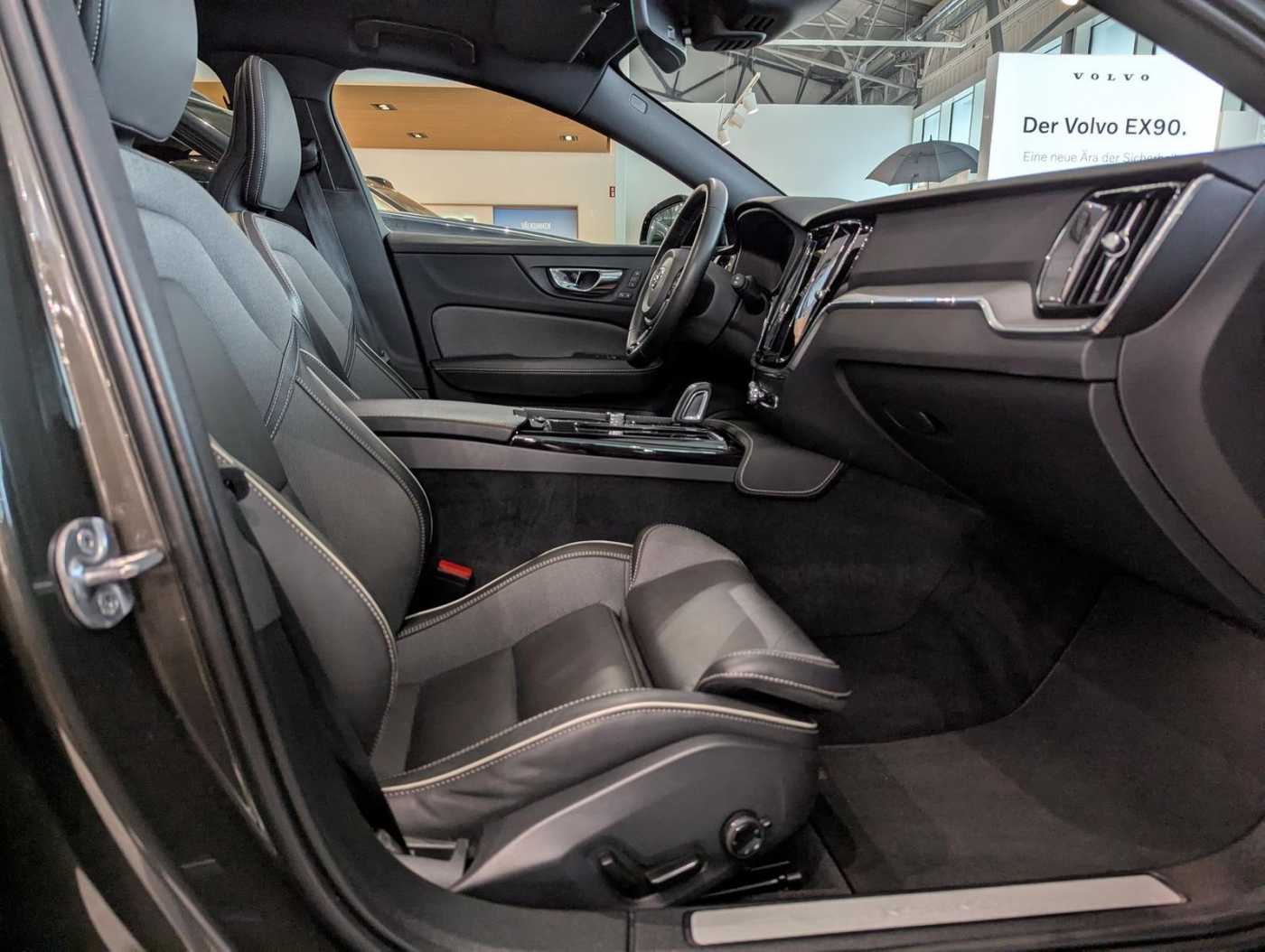 Volvo  T6 Plus Plug-In Hybrid AWD